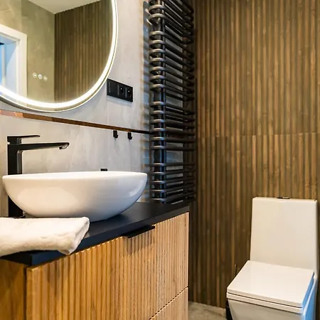 Alpejski - Orlik - Blisko Arena, Kosciol Wang I Szlakow 卡尔帕奇